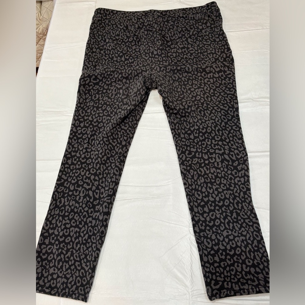 Lane Bryant leopard print jagging size 18 W